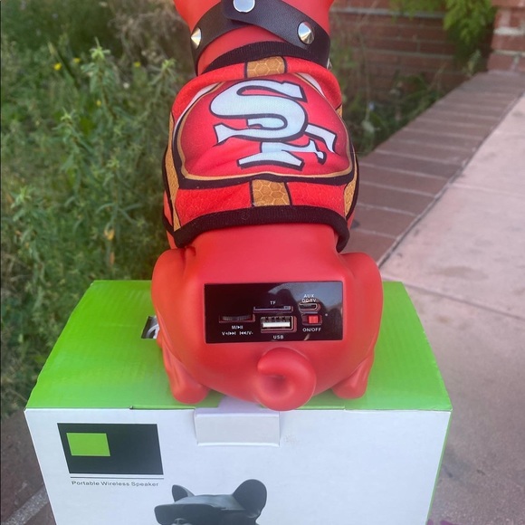 Customized NFL French Bulldog Wireless Bluetooth Dog Speaker, FM Radio & MP3. - Picture 2 of 8